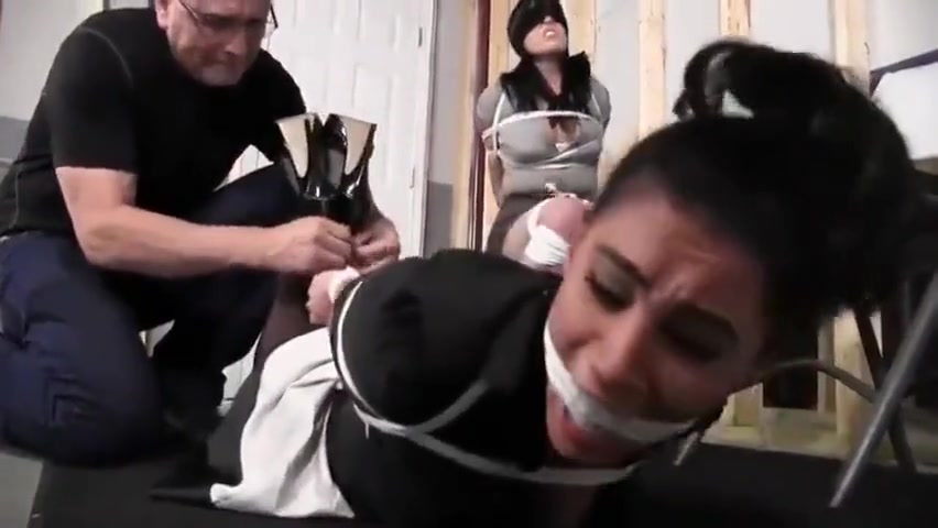 SEXY MAIDS (DIXIE COMET & ENCHANTRESS SAHRYE) RECHT UND GAGGED
