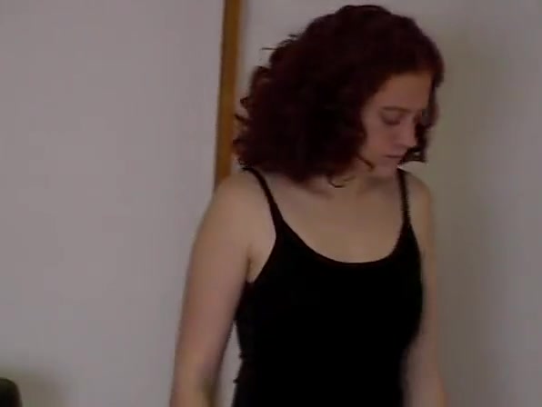 CMNF - Shy Redhead überspannt und gestreift
